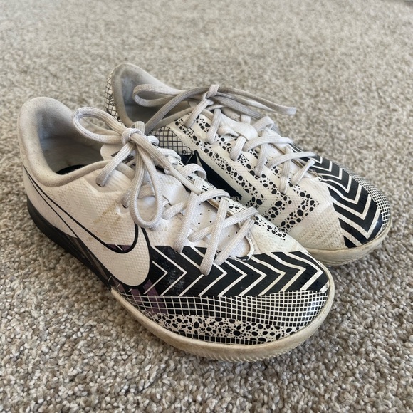 Youth Nike Cristiano Ronaldo Indoor soccer shoes - Picture 4 of 10